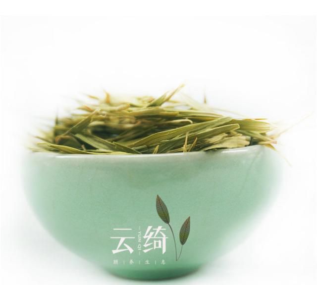 夏季喝竹叶青茶好处多，消暑去火又解毒
