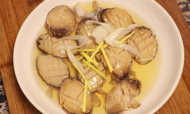 教你鲍鱼榴莲炖鸡汤的做法，汤鲜味美，滋补养身，做法超简单