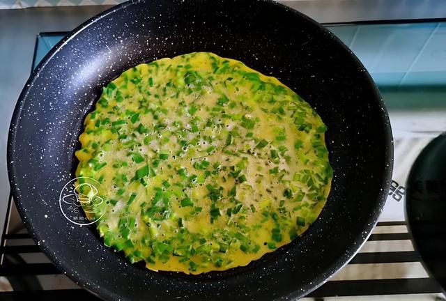 苹果燕麦奶又香又甜太好喝了，香软的韭菜鸡蛋饼做法简单快捷