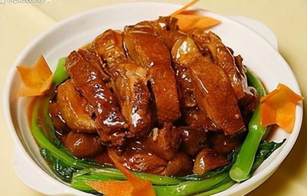 俗话说“一鸽胜九鸡”，常吃鸽子肉有哪些好处？但这几类人不宜吃