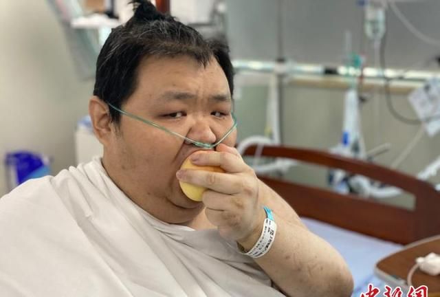 上海五百多斤胖小伙成功接受“减重手术”已瘦一百斤