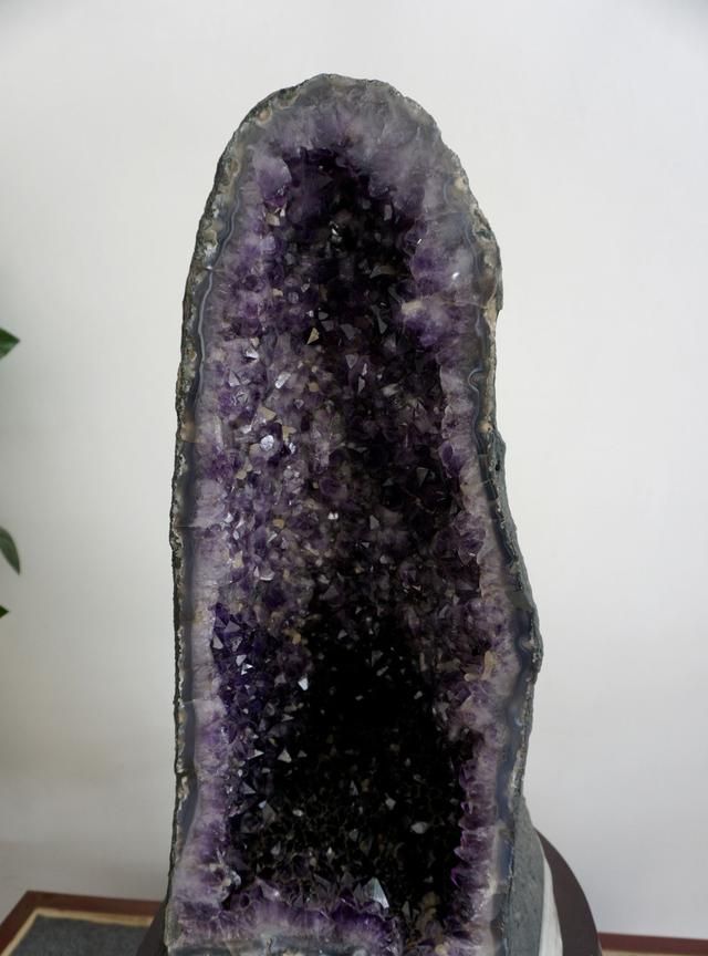 水晶古称“水玉”是稀有矿物，宝石的一种，它的功效作用是什么？