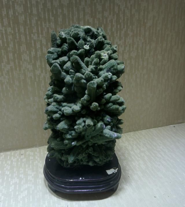 水晶古称“水玉”是稀有矿物，宝石的一种，它的功效作用是什么？