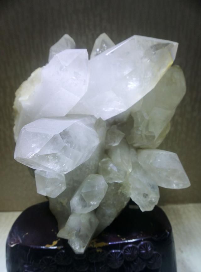 水晶古称“水玉”是稀有矿物，宝石的一种，它的功效作用是什么？