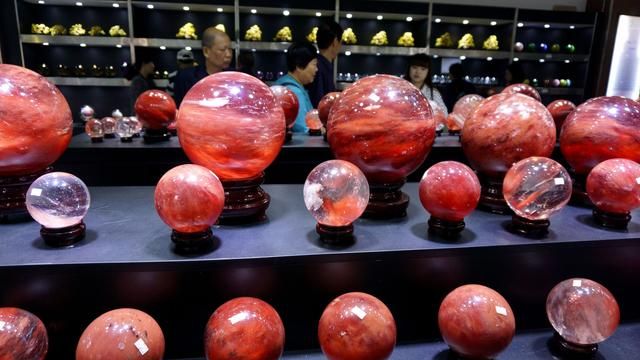 水晶古称“水玉”是稀有矿物，宝石的一种，它的功效作用是什么？
