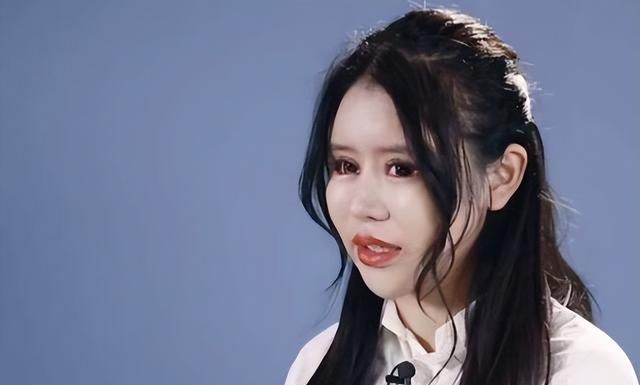 “整容上瘾”女生自述：从16岁开始整容，手术上百次，花费300万