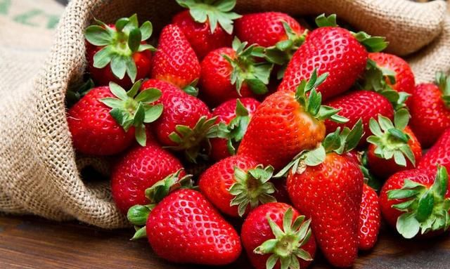 牛奶草莓是怎么种出来的？和草莓有什么关系？