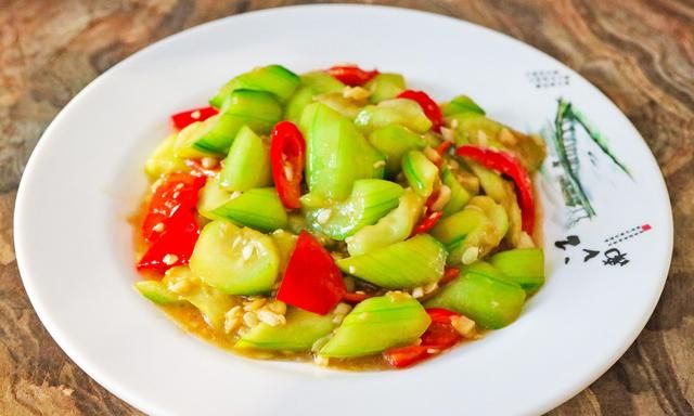小暑将至，别忘了“吃3瓜喝1汤”，应季而食，清凉消暑好过夏