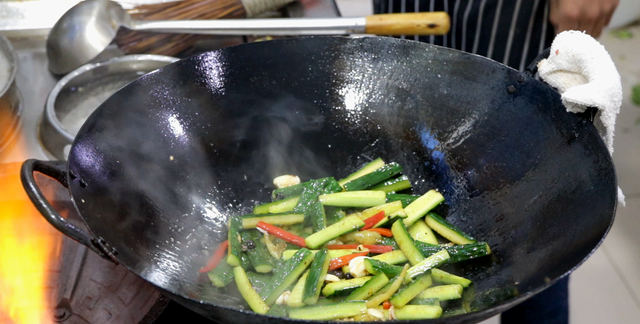 小暑将至，别忘了“吃3瓜喝1汤”，应季而食，清凉消暑好过夏
