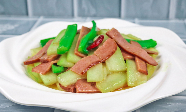 小暑将至，别忘了“吃3瓜喝1汤”，应季而食，清凉消暑好过夏