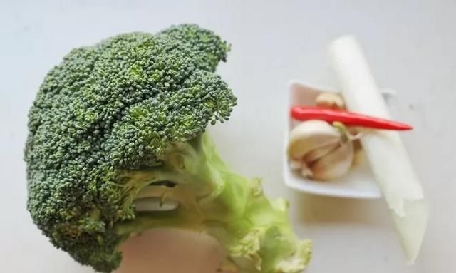 西兰花怎么做好吃最简单(西兰花怎么做好吃简单的做法)图3