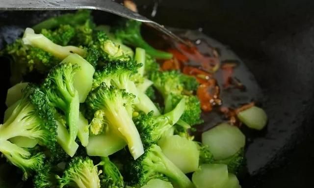 西兰花怎么做好吃最简单(西兰花怎么做好吃简单的做法)图10