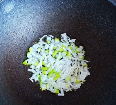 今晚花10分钟做好酱香牛肉焖饭，明天便当就吃它