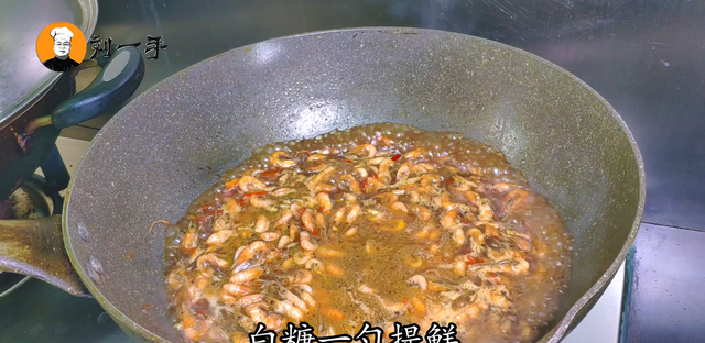 小河虾自从学会这个做法，家人三天两头点名吃，香辣下饭，太赞了