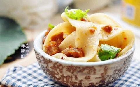 手工面的做法和面技巧(手工宽面家常做法)