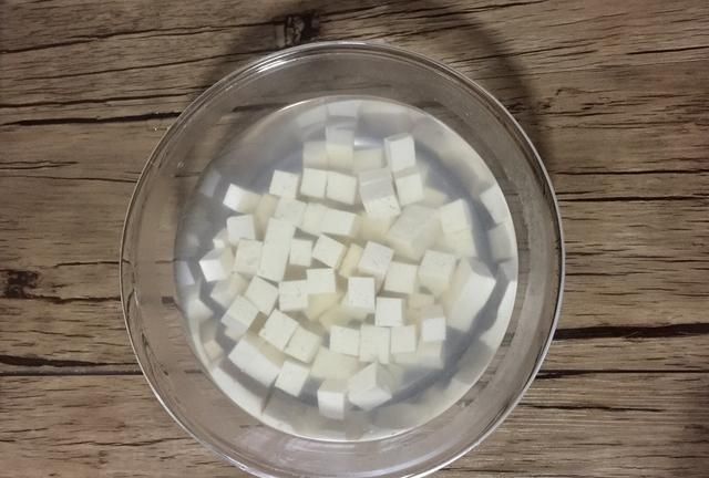 菠菜豆腐真的可以一起吃吗？1个步骤处理下菠菜便可放心吃