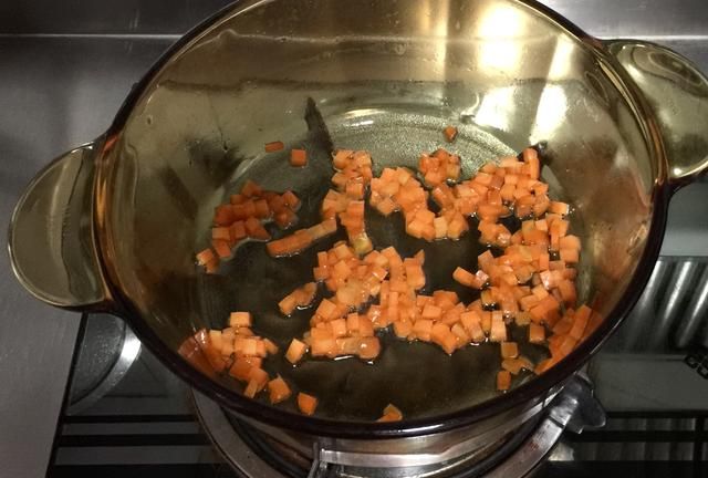 菠菜豆腐真的可以一起吃吗？1个步骤处理下菠菜便可放心吃
