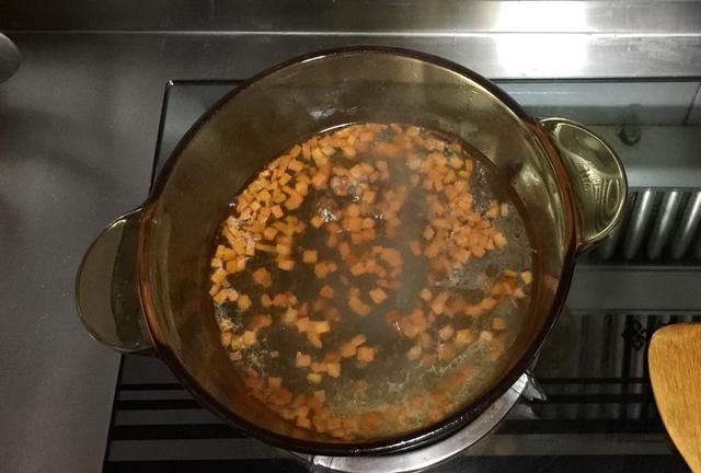 菠菜豆腐真的可以一起吃吗？1个步骤处理下菠菜便可放心吃