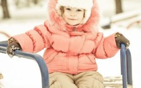 宝宝冬天脸红的3个原因,冬天宝宝脸红粗糙怎么办