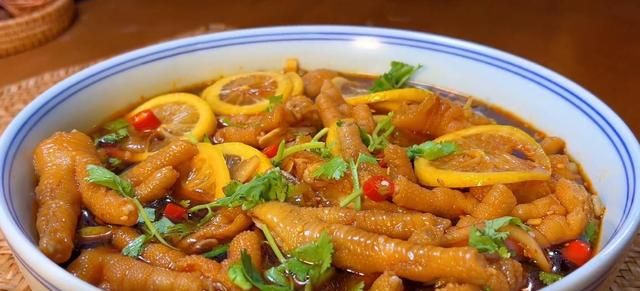 这3样含“胶原蛋白”最多，中年女性要常吃，皮肤饱满，面若桃花