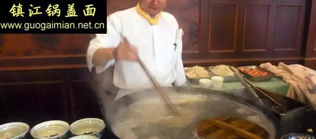 镇江三宝——肴肉、香醋、锅盖面