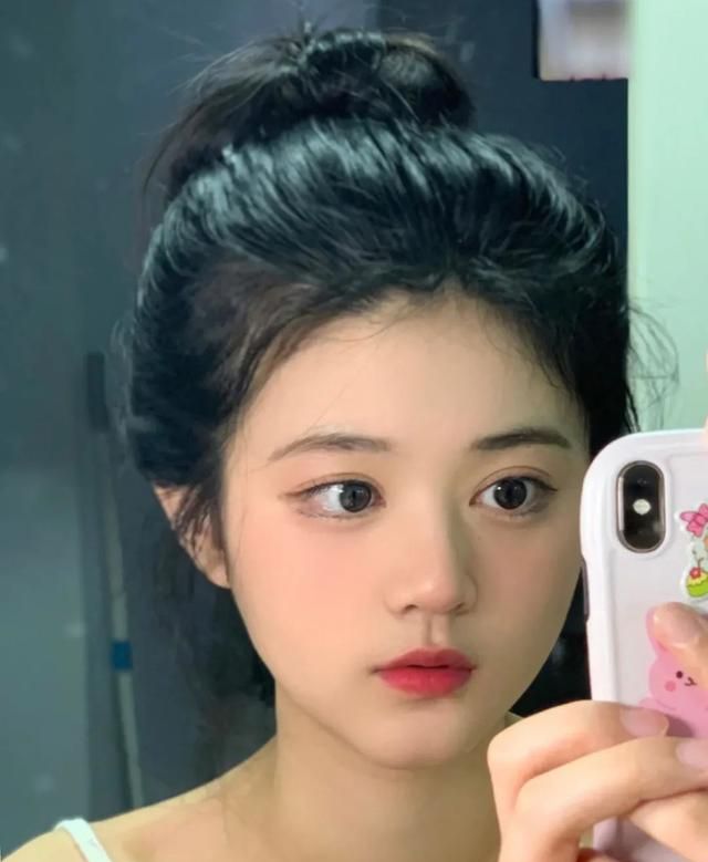 你是什么脸型，就选哪种刘海！选对了减龄又好看