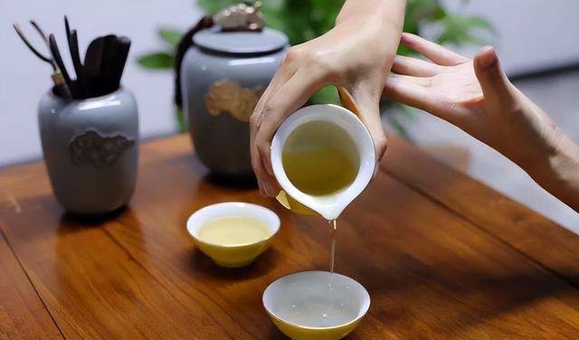 红茶、绿茶、青茶、黑茶究竟有啥差别？原来区别挺大，弄错了难喝