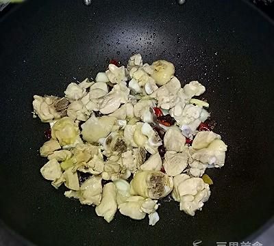 黄焖鸡的做法