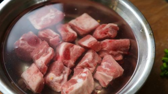 炖排骨汤，牢记“3做3不做”，出锅肉嫩汤鲜，脱骨入味，好吃不腥