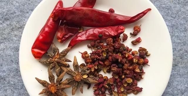 炖排骨汤，牢记“3做3不做”，出锅肉嫩汤鲜，脱骨入味，好吃不腥