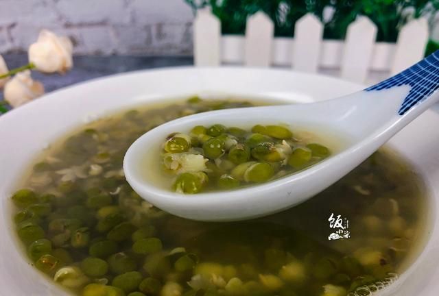 绿豆汤一煮就变红色？原来错在这，掌握这2点，快速煮开花不变色