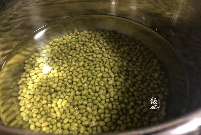 绿豆汤一煮就变红色？原来错在这，掌握这2点，快速煮开花不变色