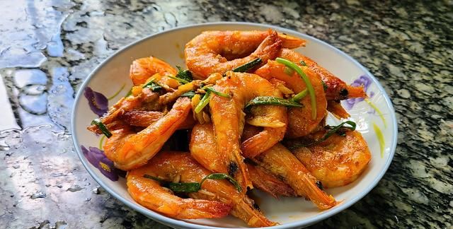 家常版椒盐大虾，又香又好吃，这一道家常菜，下饭下酒都受欢迎