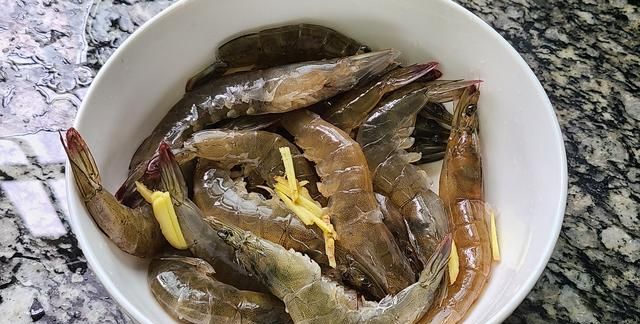 家常版椒盐大虾，又香又好吃，这一道家常菜，下饭下酒都受欢迎