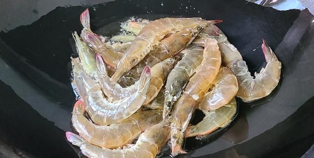 家常版椒盐大虾，又香又好吃，这一道家常菜，下饭下酒都受欢迎