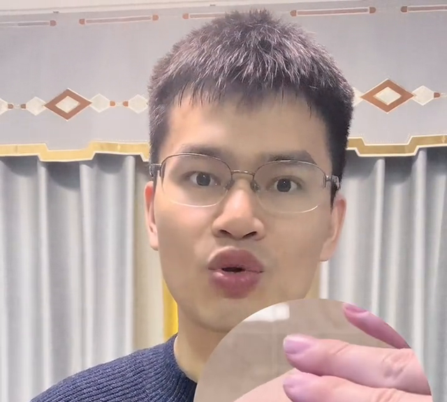 HE赫恩控油美白去角质洁面乳评测，宣传具有美白效果的洗...