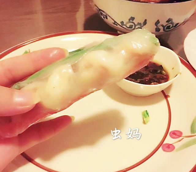 这个春卷不用煎、不用炸，蔬菜虾仁卷一卷，营养健康太好吃了