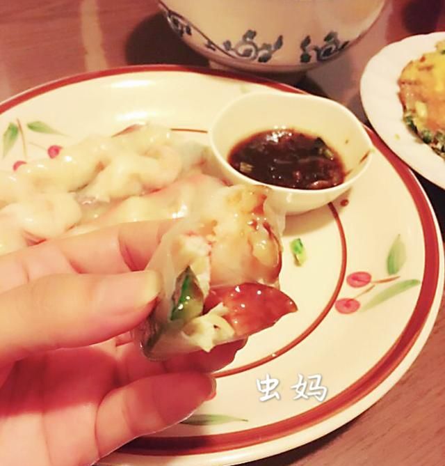 这个春卷不用煎、不用炸，蔬菜虾仁卷一卷，营养健康太好吃了
