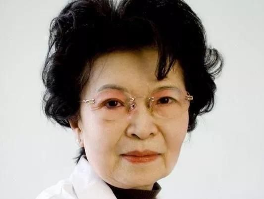 药店也卖护肤品，维生素E乳液可以美白嫩肤，口碑一直很好的