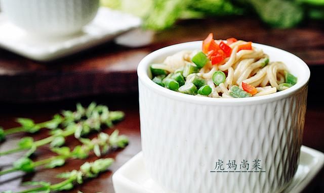 按照这个方法做凉面，好吃到哭，滑爽不粘，香浓又酸甜