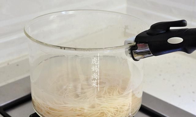 按照这个方法做凉面，好吃到哭，滑爽不粘，香浓又酸甜