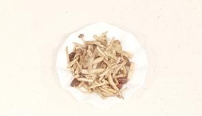干煸茶树菇的家常做法，简单几步一学就会