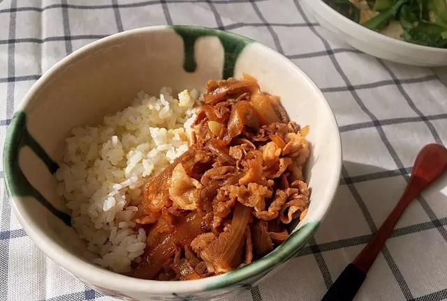 3分钟学会做照烧牛肉饭，做出来的味道和吉野家的一模一样！