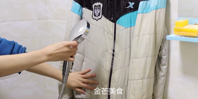 羽绒服无需拿去干洗店，教你正确清洗方法，比洗衣店洗得还干净