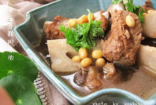 黄豆莲藕排骨汤