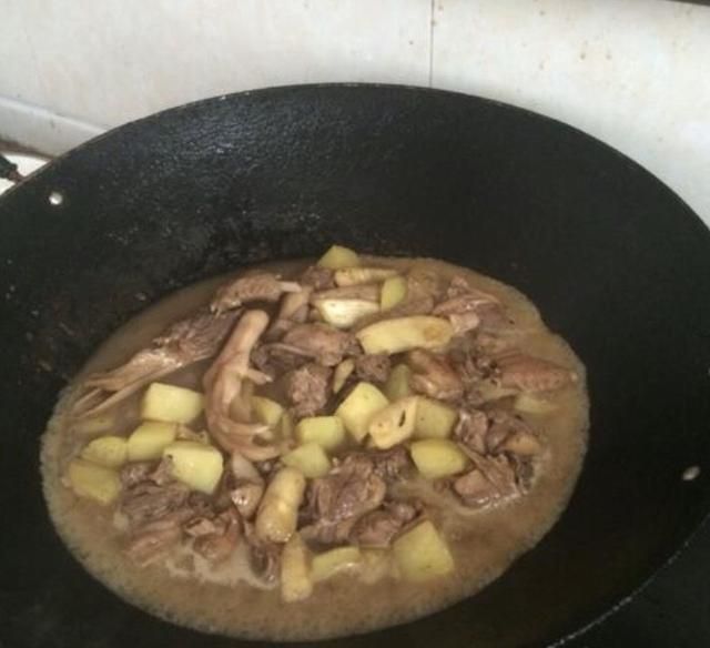 鸭肉和马铃薯怎么煮,鸭肉和马铃薯怎么做去寒性图4