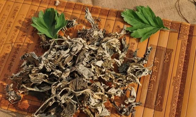 红花泡脚对身体有哪些好处(红花和盐泡脚有什么好处)图5