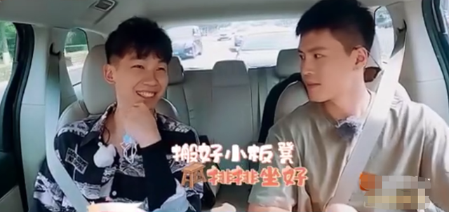 90后男歌手自曝整容经历！打瘦脸针导致面瘫，至今仍有心理阴影