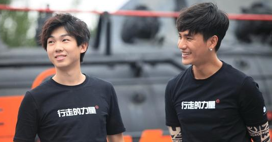 90后男歌手自曝整容经历！打瘦脸针导致面瘫，至今仍有心理阴影