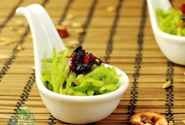 夏日清热祛火，5种连孩子都喜欢的苦瓜做法，好吃不苦，简单快手
